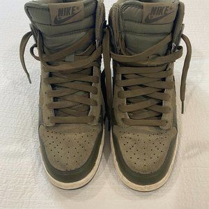Army green Nike Womens Dunk Sky High Size 7